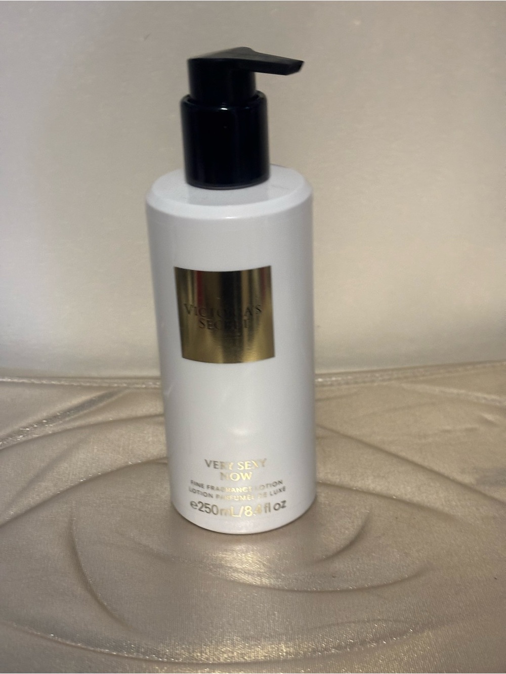 Victoria's Secret Very Sexy Now Fragrance Lotion - White and Gold